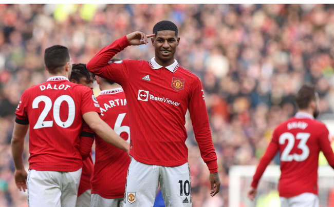 在小型俱乐 在小型俱乐